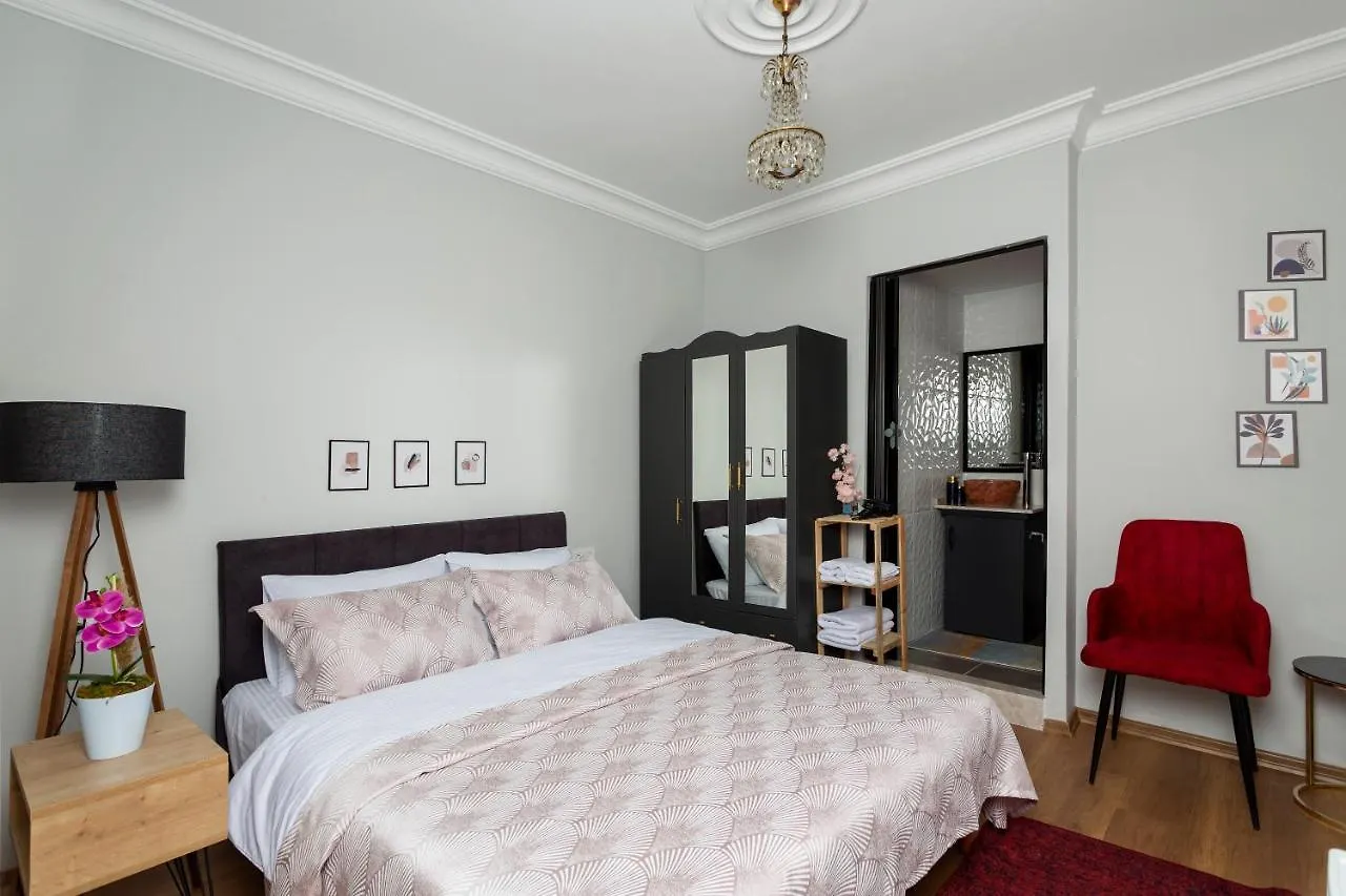 8 Rooms House Balçova Hotel